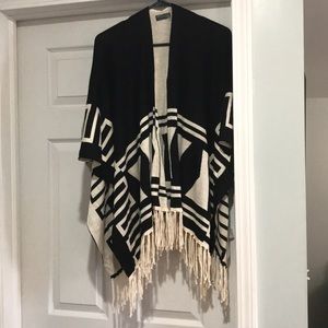 Love Token Poncho M-L
